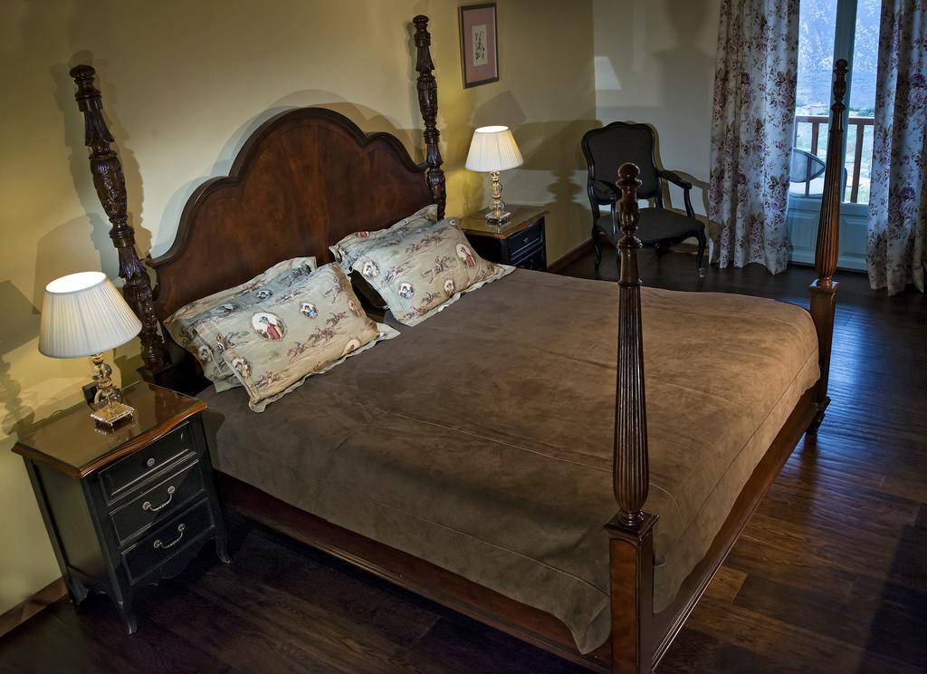 Aegli Arachova Hotell Rum bild