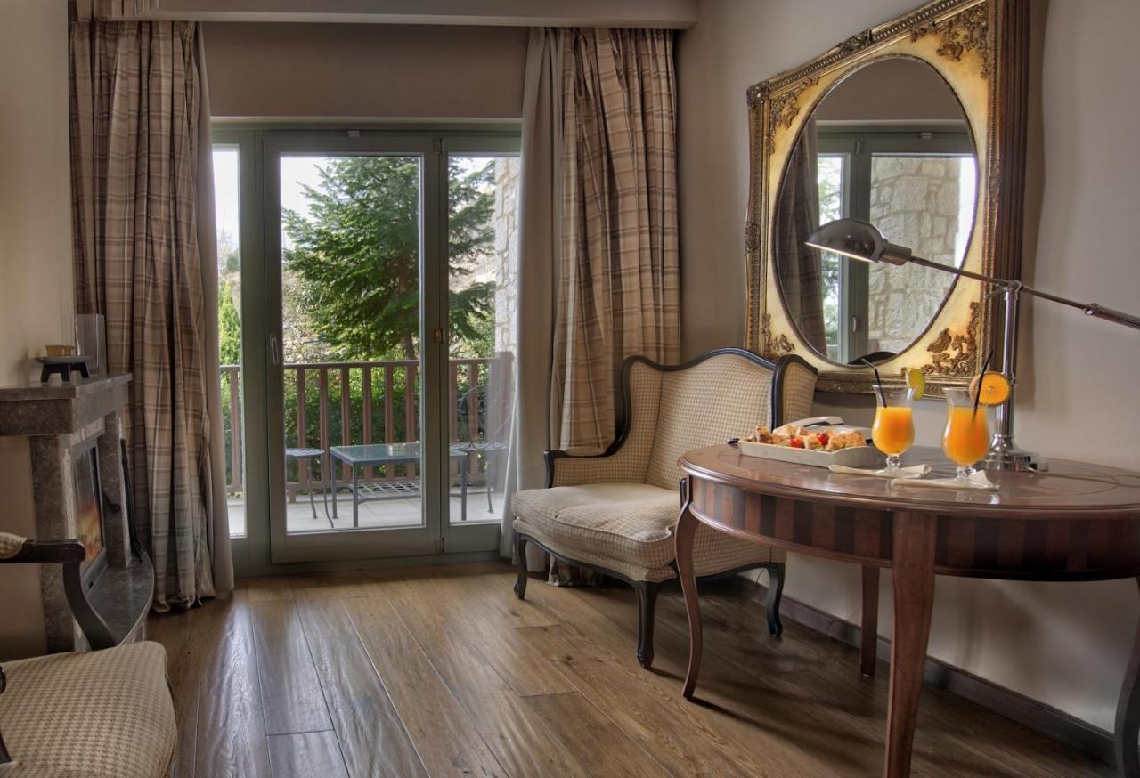 Aegli Arachova Hotell Exteriör bild